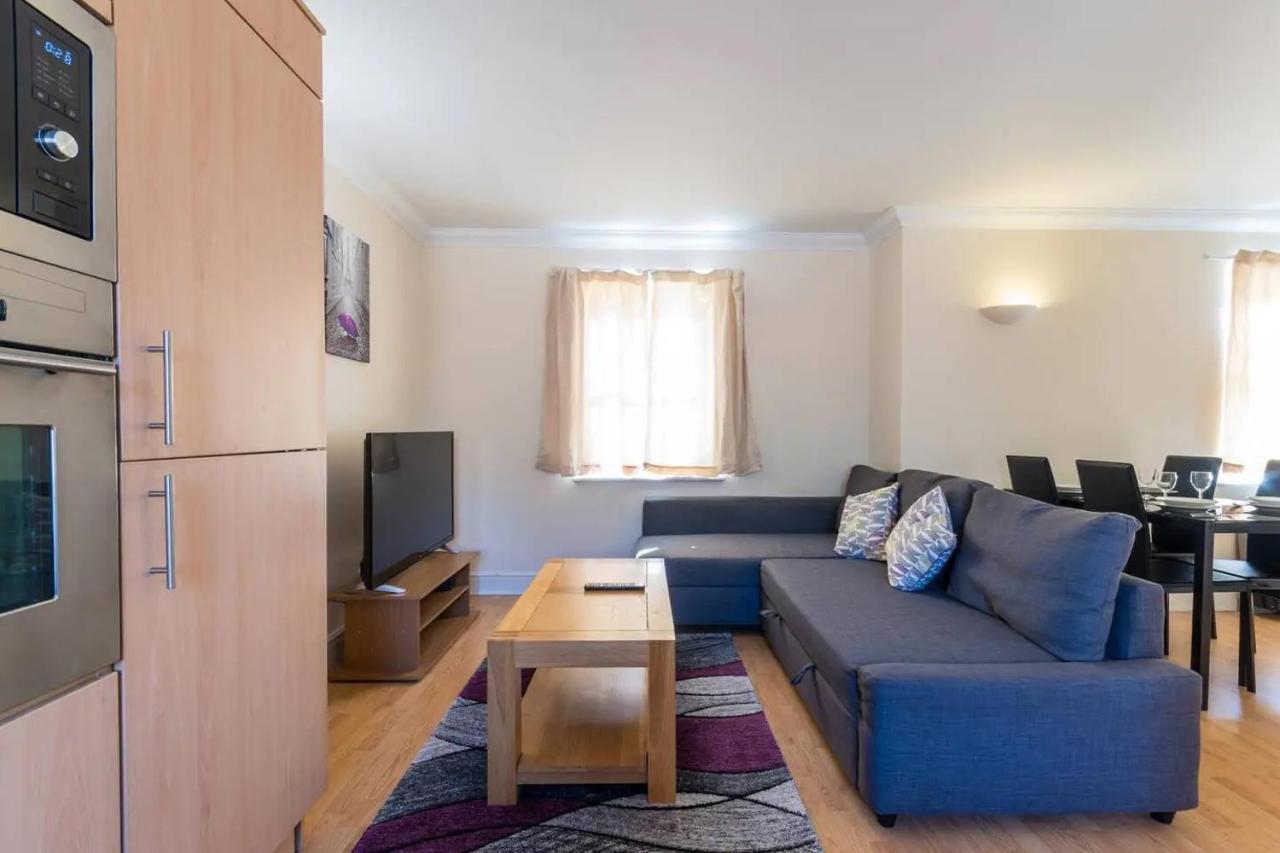 Godwin Court Apartments Суиндон Экстерьер фото