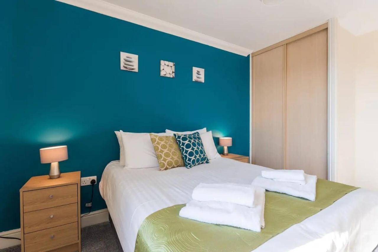 Godwin Court Apartments Суиндон Экстерьер фото
