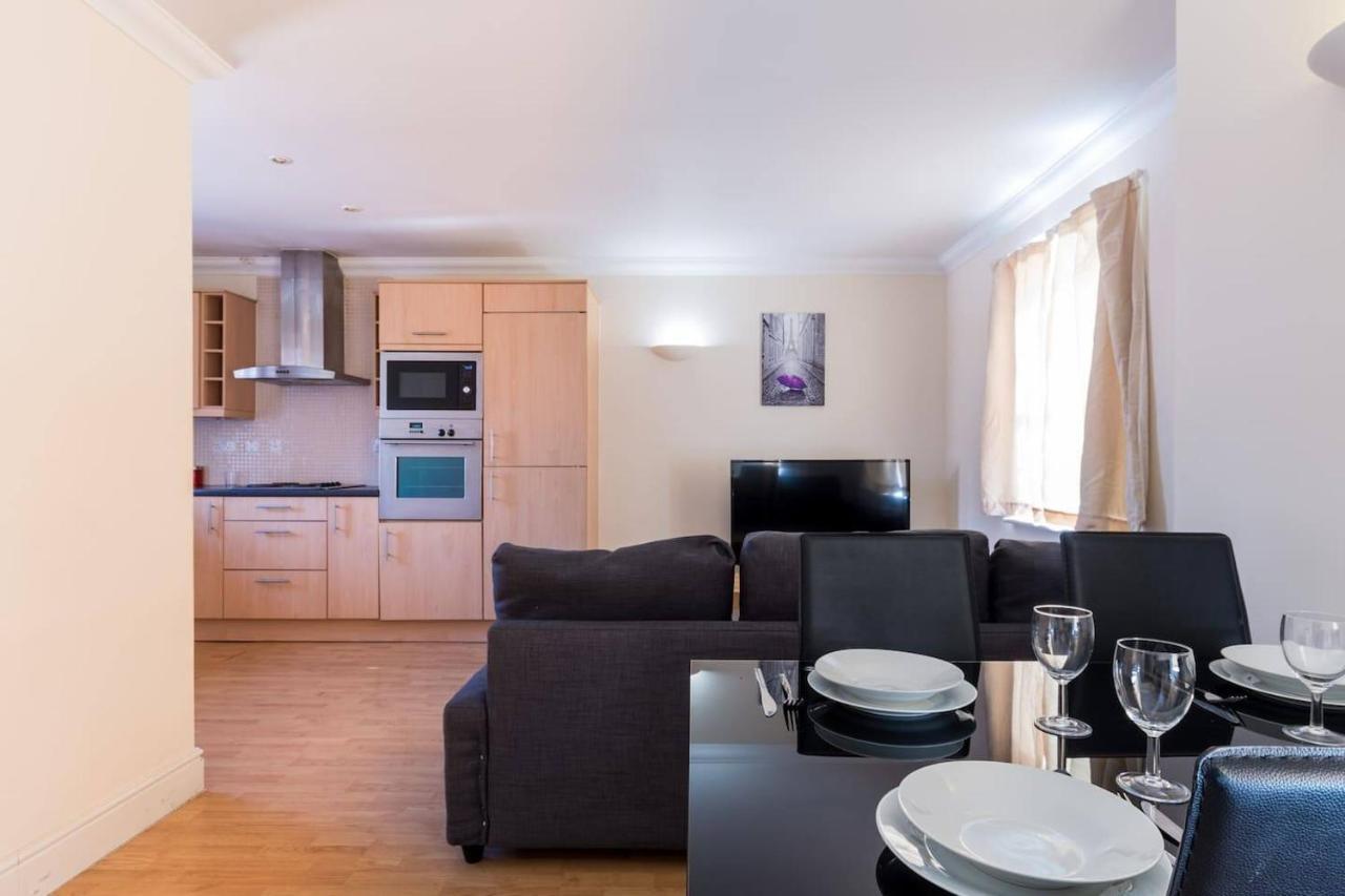 Godwin Court Apartments Суиндон Экстерьер фото