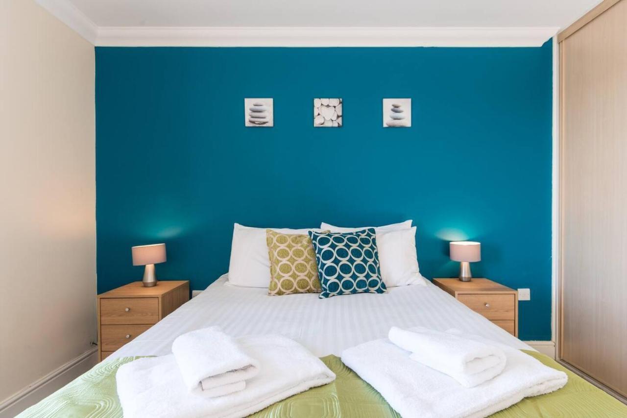 Godwin Court Apartments Суиндон Экстерьер фото