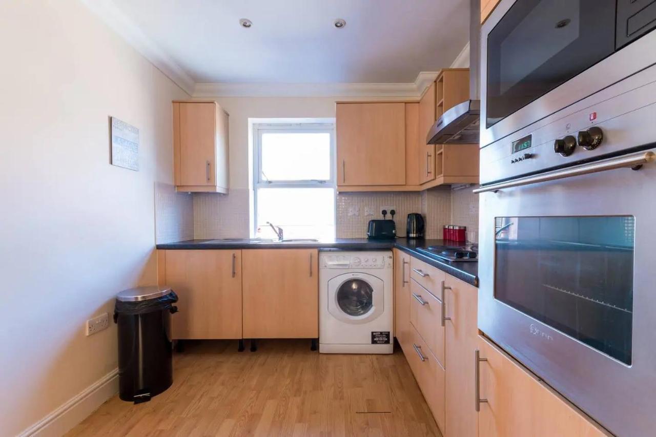 Godwin Court Apartments Суиндон Экстерьер фото