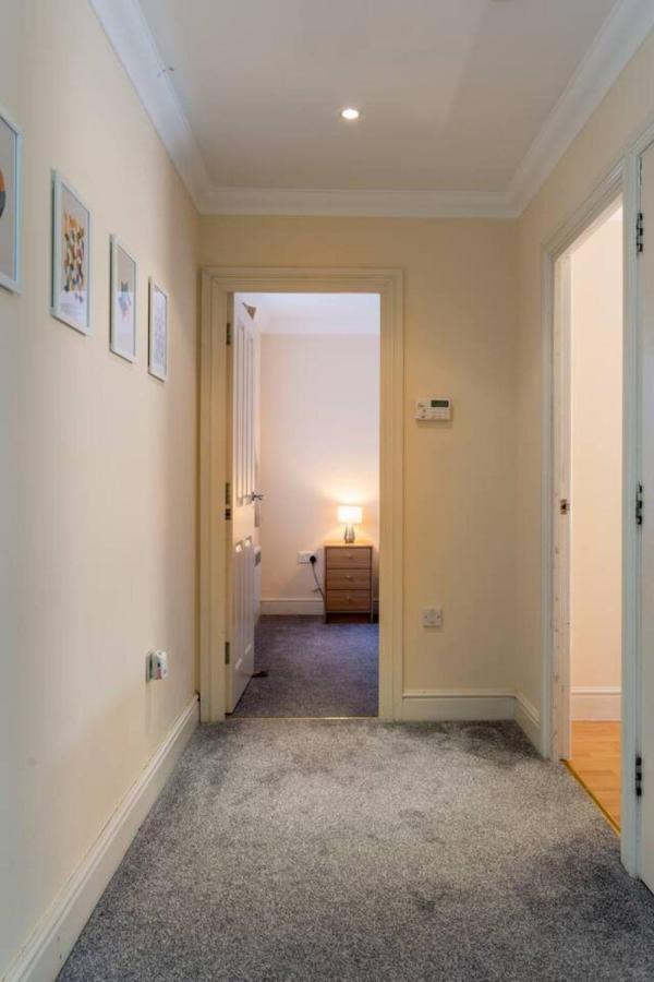 Godwin Court Apartments Суиндон Экстерьер фото