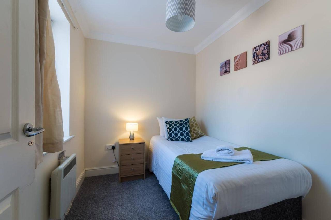 Godwin Court Apartments Суиндон Экстерьер фото