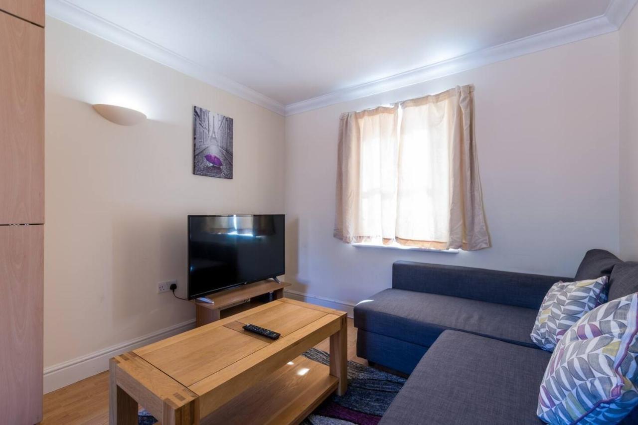 Godwin Court Apartments Суиндон Экстерьер фото