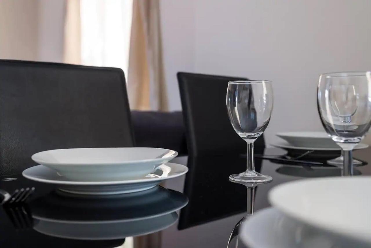 Godwin Court Apartments Суиндон Экстерьер фото