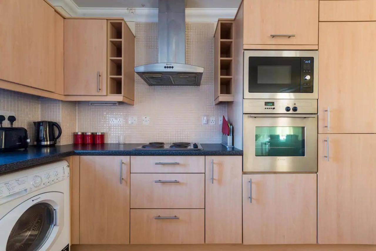 Godwin Court Apartments Суиндон Экстерьер фото
