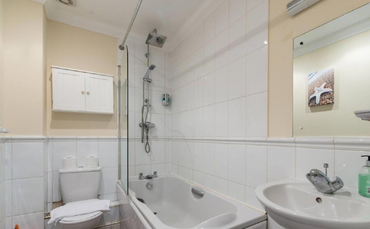 Godwin Court Apartments Суиндон Экстерьер фото