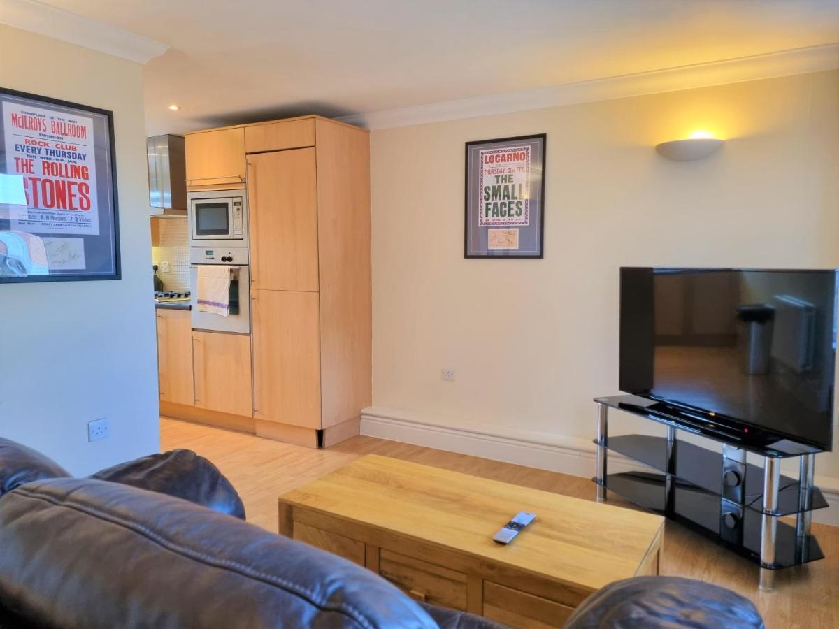 Godwin Court Apartments Суиндон Экстерьер фото