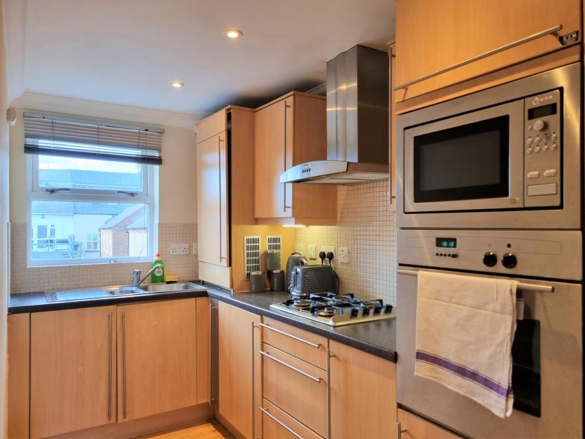 Godwin Court Apartments Суиндон Экстерьер фото