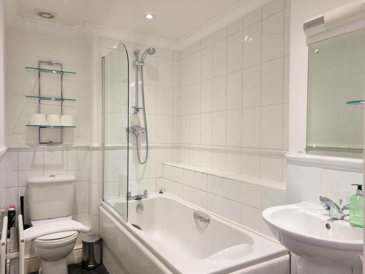 Godwin Court Apartments Суиндон Экстерьер фото