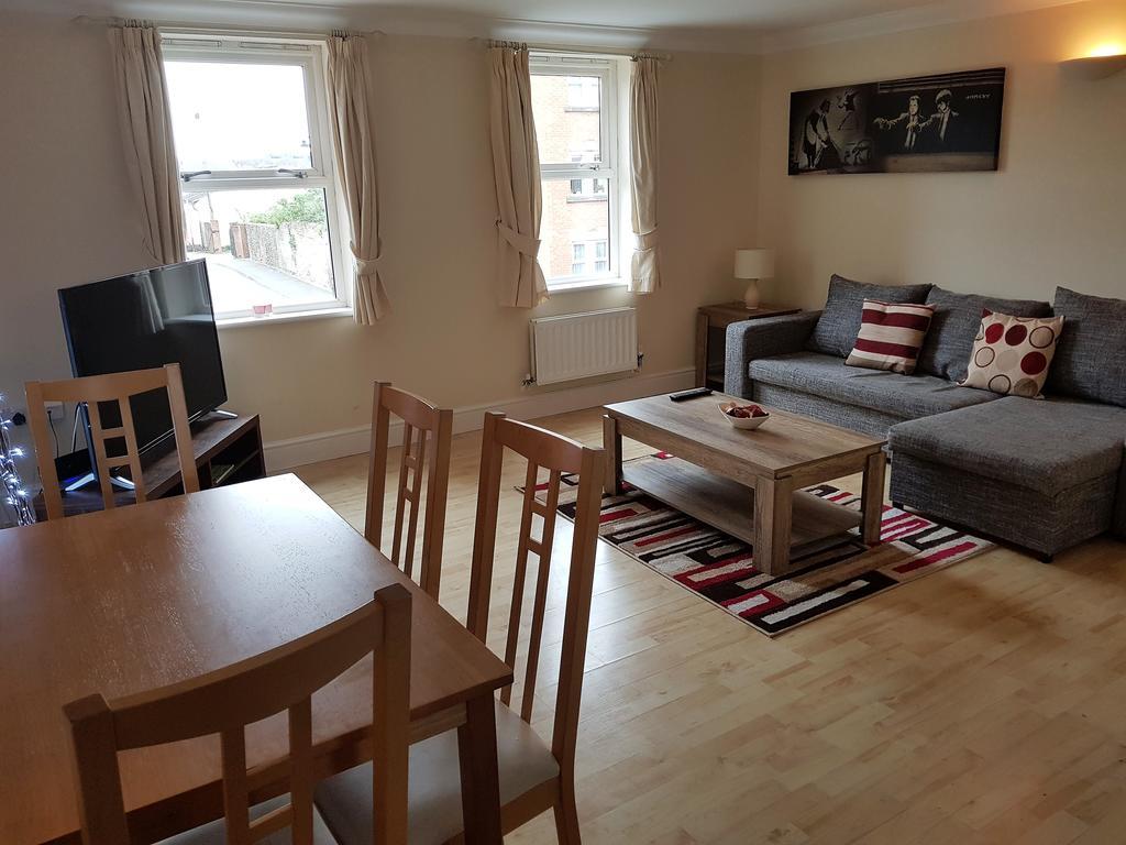 Godwin Court Apartments Суиндон Экстерьер фото