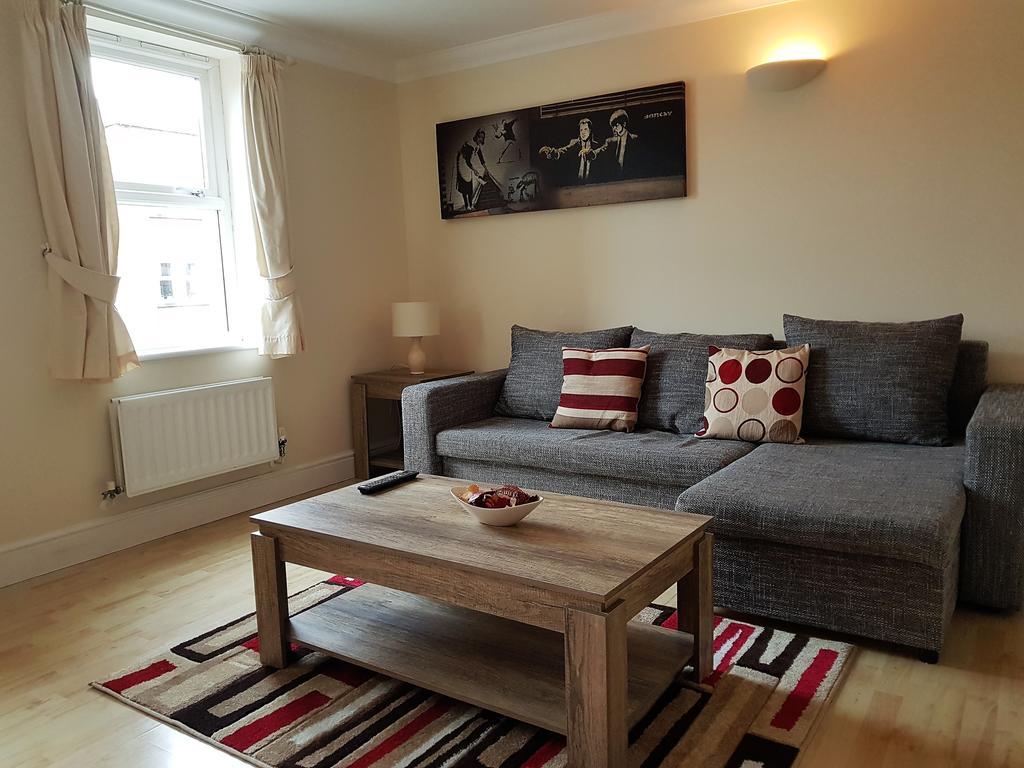 Godwin Court Apartments Суиндон Экстерьер фото